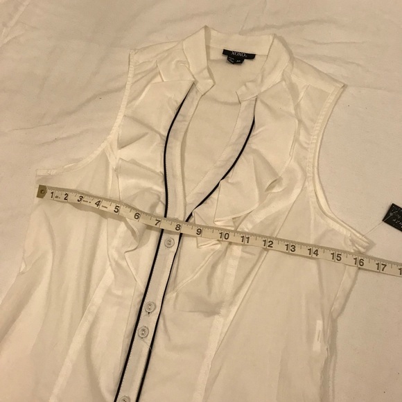 Sleeveless ruffle blouse - Picture 11 of 11